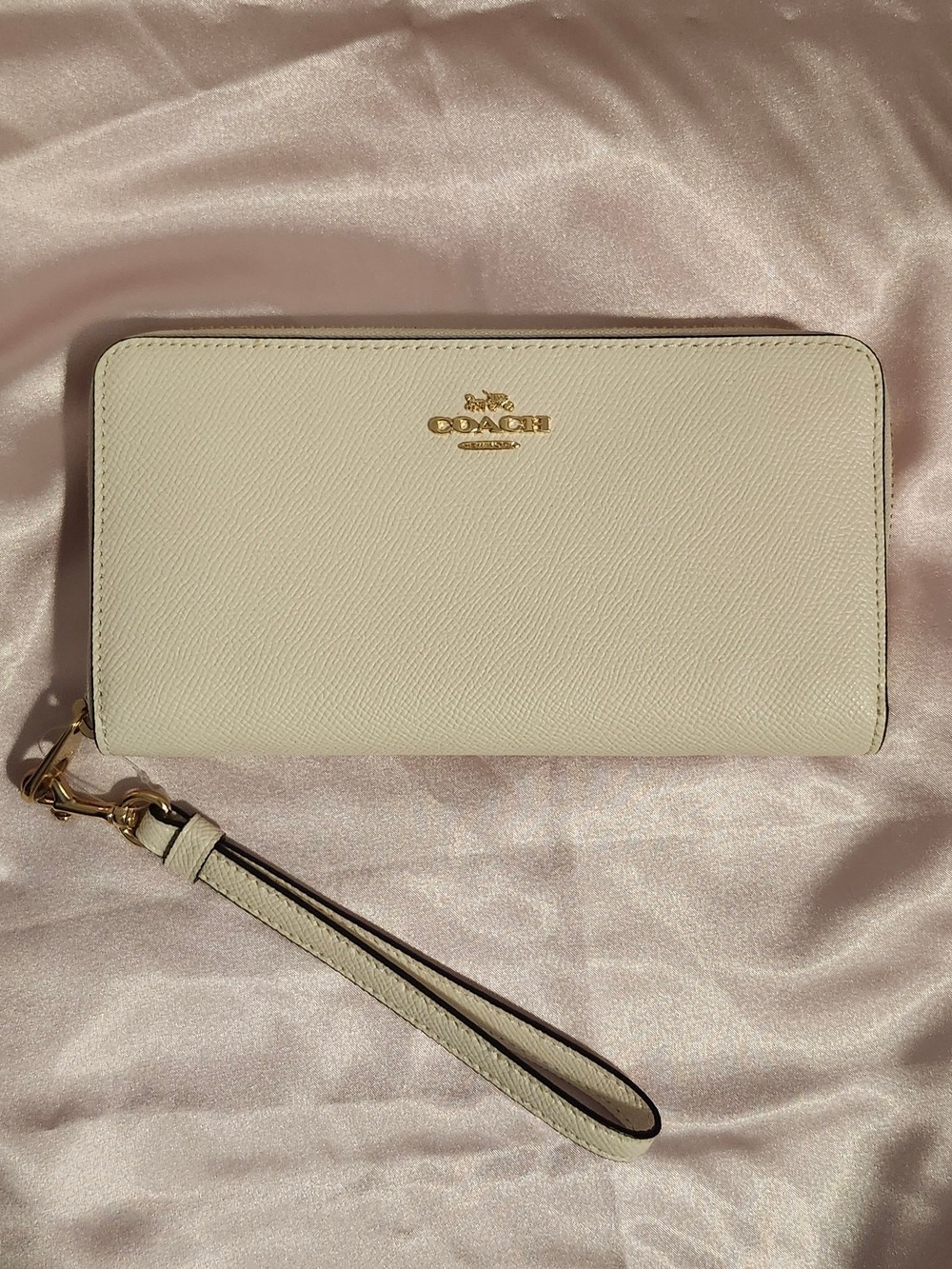 NWOT Coach Accordion Zip Large Wristlet